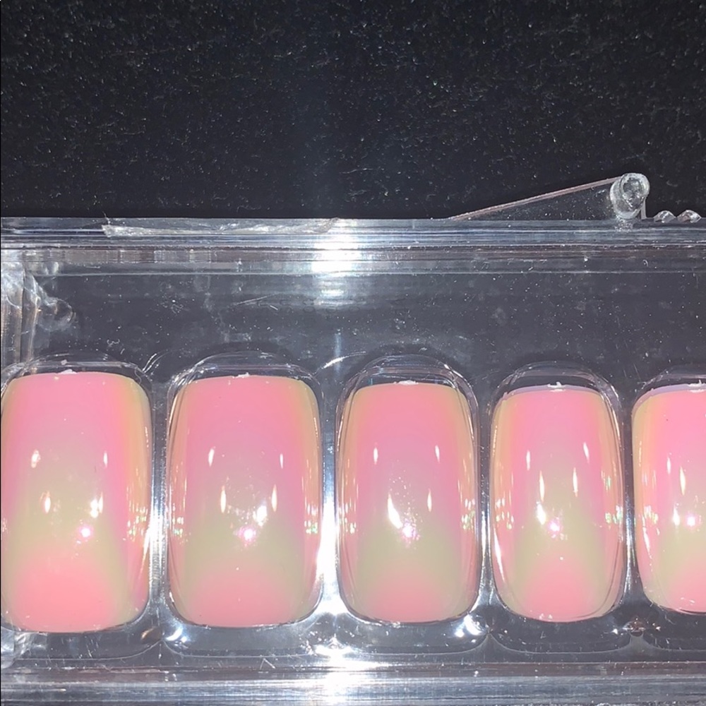 Pearlescent Artificial Nails